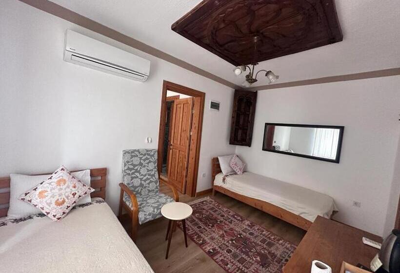 اتاق خانوادگی, Eski Datça Otel