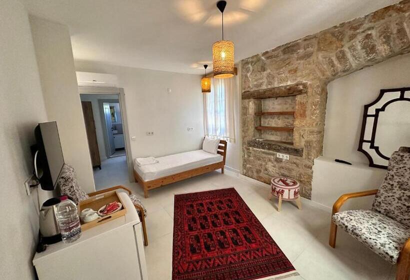 Standard Triple Room with Terrace, Eski Datça Otel