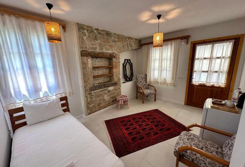 Standard Triple Room with Terrace, Eski Datça Otel
