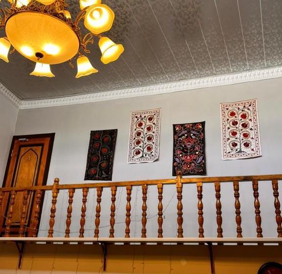 اتاق اکونومی, Al Bukhari Boutique