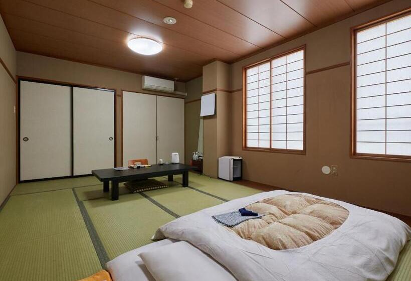 Quarto Familiar, Simizu