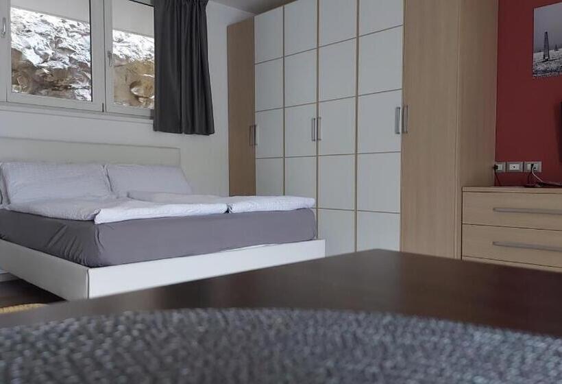 Апартаменты 1 Спальня с Террасой, Villa Treccani Apartments