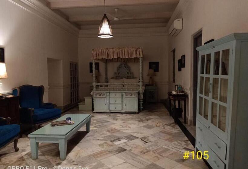 高级大房间, The Rajbari Bawali