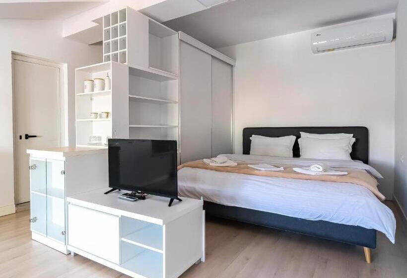 إستوديو قياسى مطلّ علي الحديقة, Garden Boutique B&b