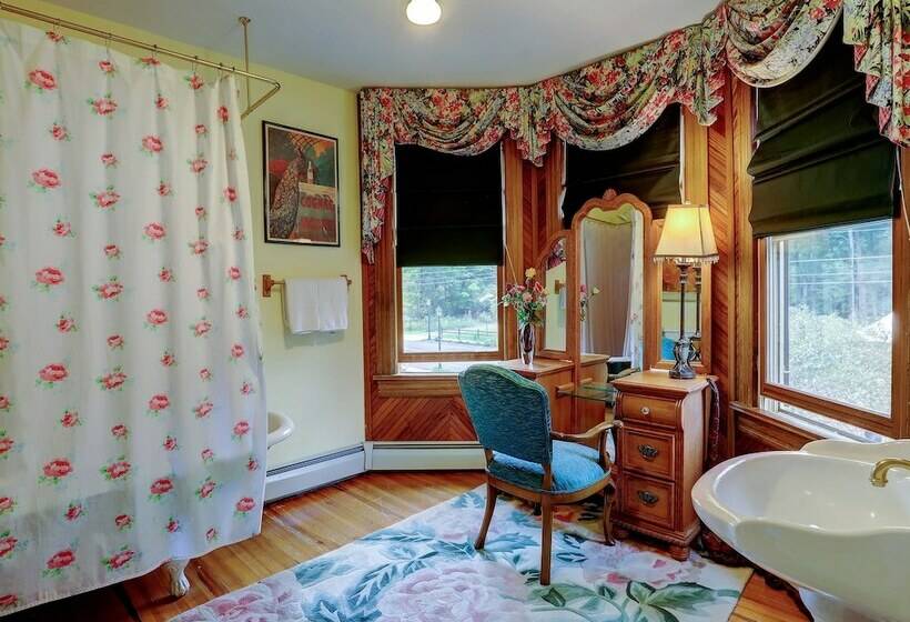 Номер Премиум, Fairlawn Inn