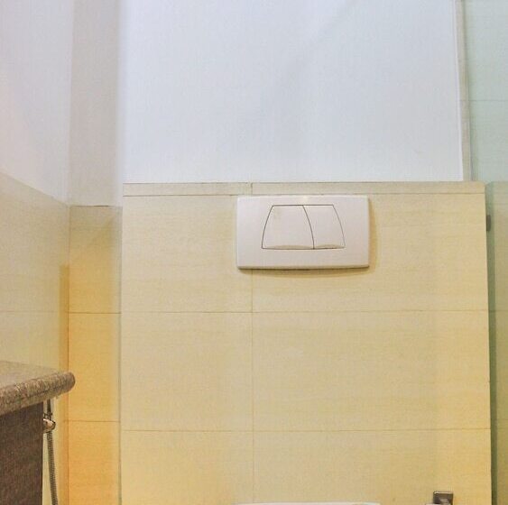 Quarto Deluxe, Haris Mg Road Gurugram