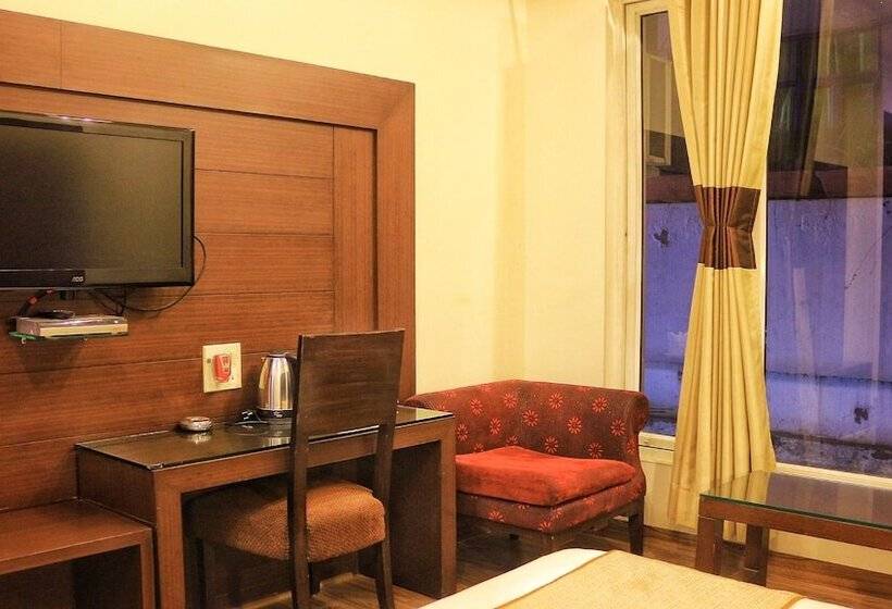Quarto Deluxe, Haris Mg Road Gurugram