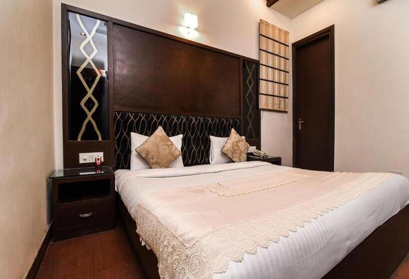 Quarto Deluxe, Haris Mg Road Gurugram