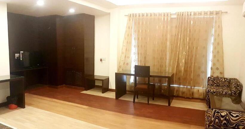 Quarto Quádruplo Deluxe, Haris Mg Road Gurugram