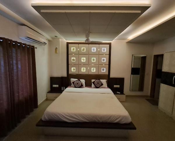 Люкс, Shiv Lake Bhuj