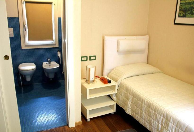 Quarto Estandar Individual, Terantiga