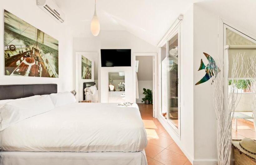 Номер Deluxe с Балконом, Molo Luxury Suites Puerto Banus