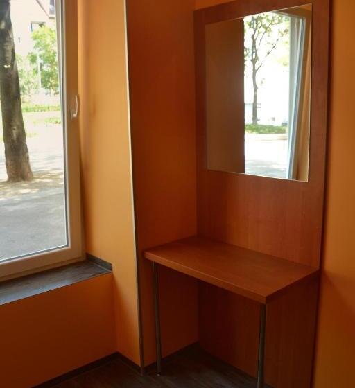 스탠다드 트리픔 룸 공동욕실, Do Step Inn Central   Self Service Hostel
