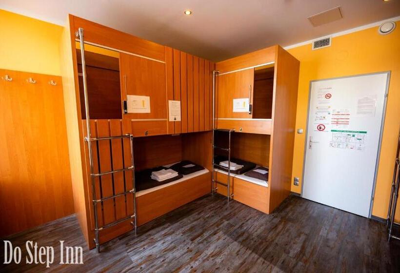 스탠다드 트리픔 룸 공동욕실, Do Step Inn Central   Self Service Hostel