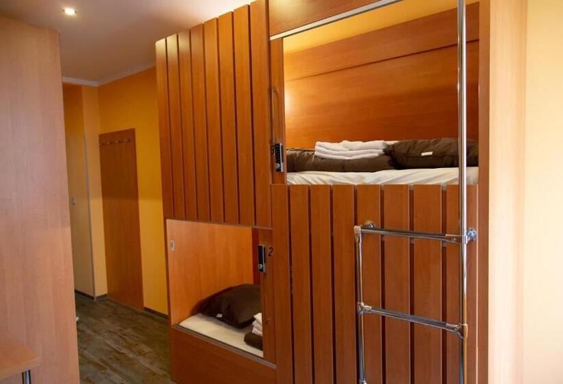 스탠다드 4인용 룸 공용 욕실, Do Step Inn Central   Self Service Hostel