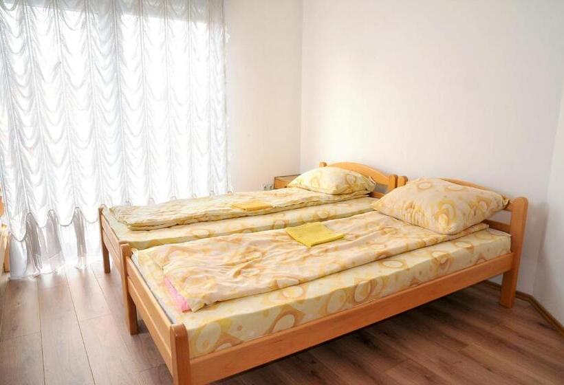 اتاق استاندارد چهار تخته, Hostel Room