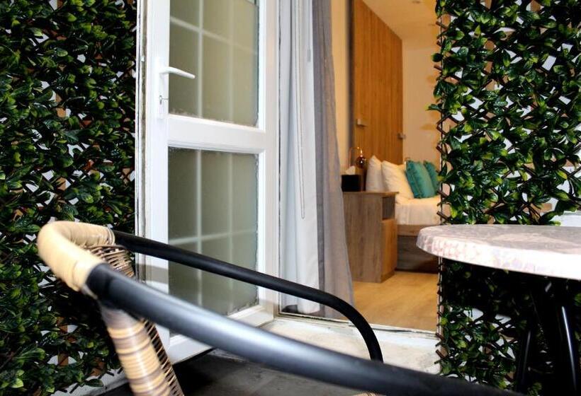 Suite with Hot Tub, 1 Craven Hill Gardens