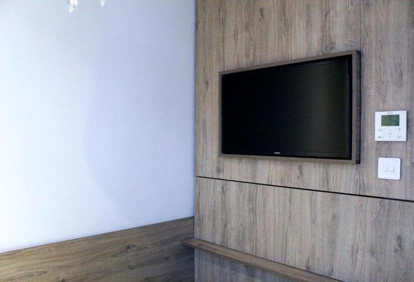 Standard Room, 1 Craven Hill Gardens