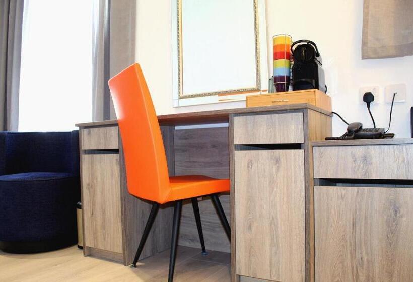 Standard Room, 1 Craven Hill Gardens