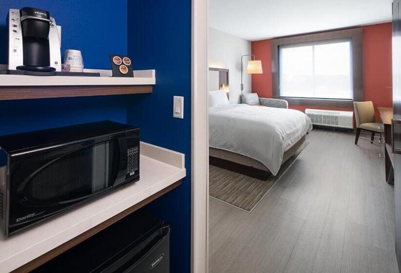 适合残疾人士使用的带超级大床的标准间, Holiday Inn Express & Suites Lubbock Central   Univ Area, An Ihg