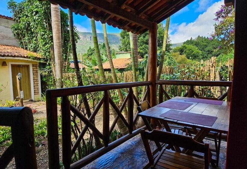 Трехместный Номер Стандарт с Балконом, Pousada E Hostel Pé No Mato