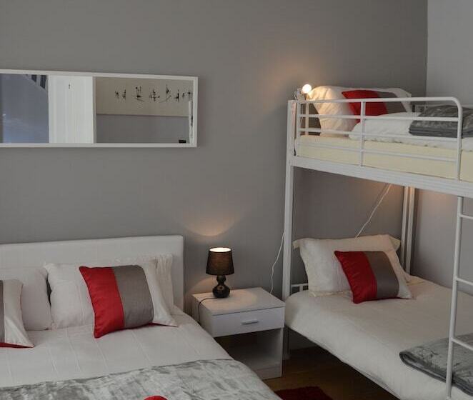 Quarto Quádruplo Standard, Old Trafford Guest House
