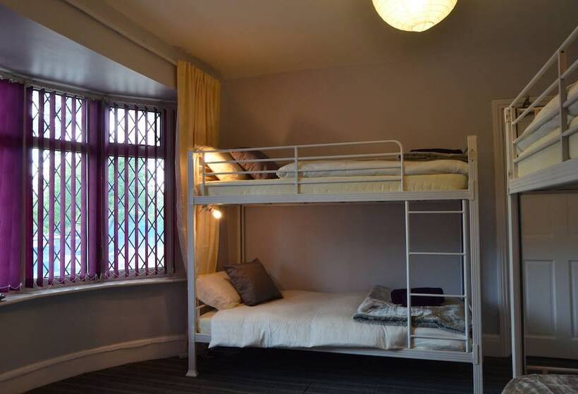 Quarto Quádruplo Standard, Old Trafford Guest House