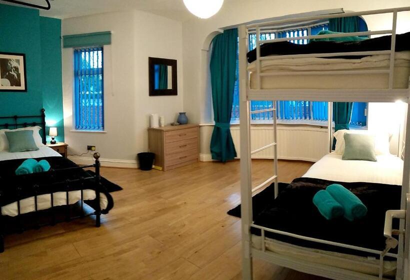 Comfort 3 Pers. Værelse, Old Trafford Guest House