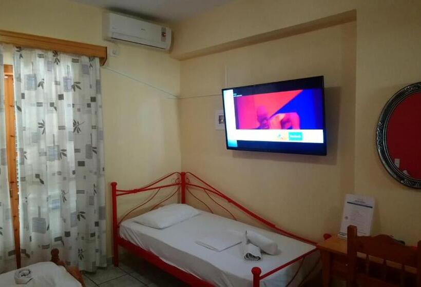 Трехместный Номер Стандарт Вид на Сад, Vrachos Holidays
