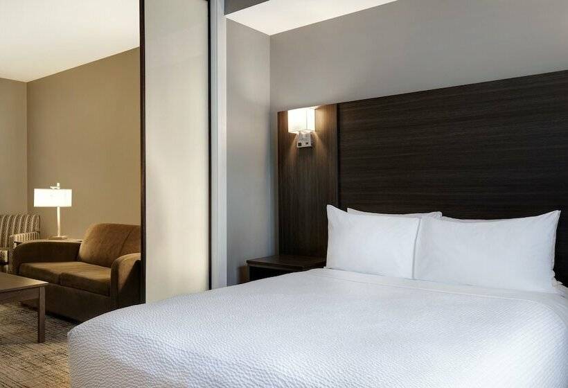 Полулюкс, Days Inn & Suites By Wyndham Warman