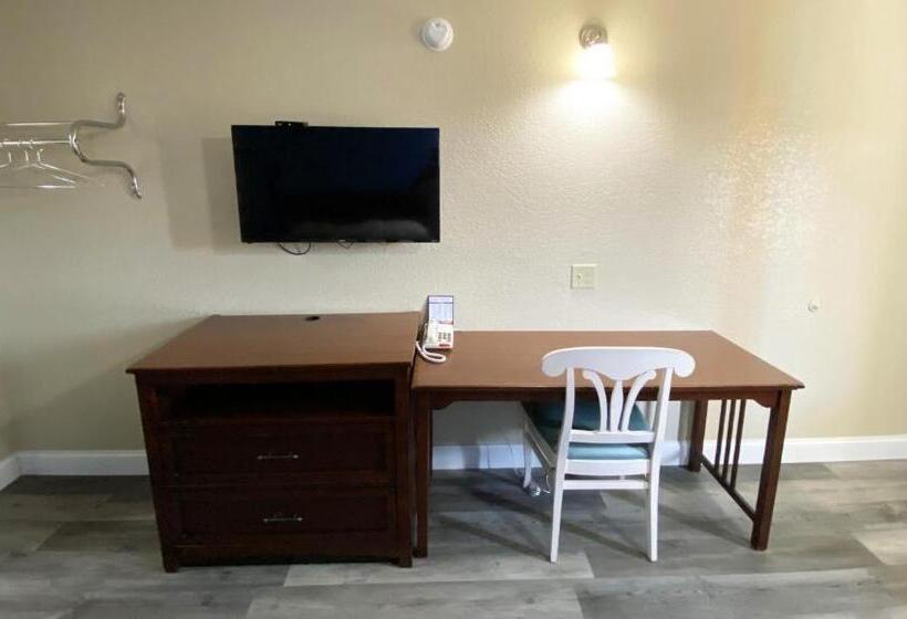 4인용 스탠다드 룸, Express Inn Newport News