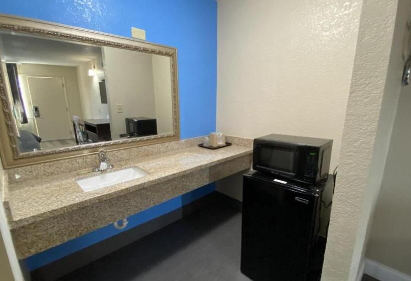 클래식 4인 룸, Express Inn Newport News