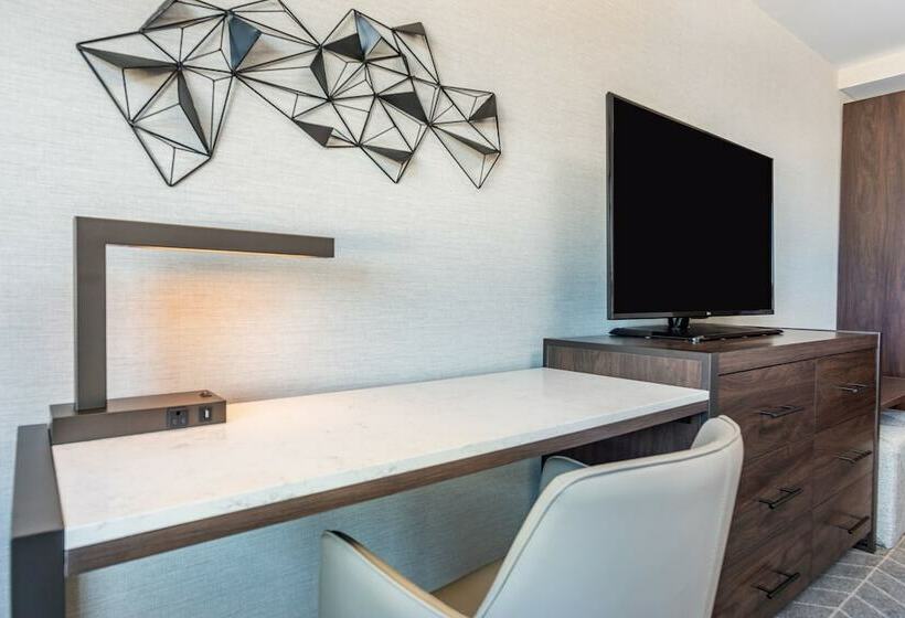 스탠다드 룸, Holiday Inn Boston Logan Airport   Chelsea, An Ihg