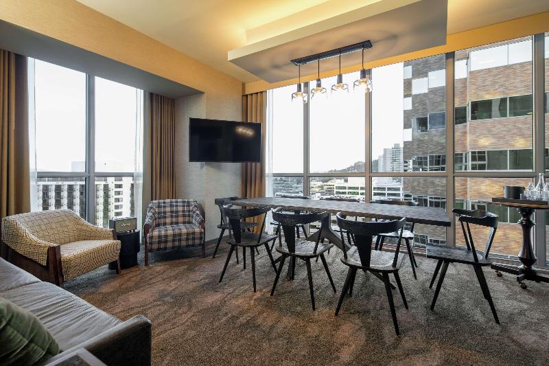 Suíte Deluxe, The Porter Portland, Curio Collection By Hilton