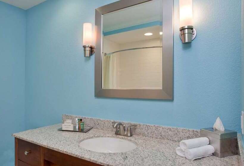 Quarto Estandar, The Porter Portland, Curio Collection By Hilton