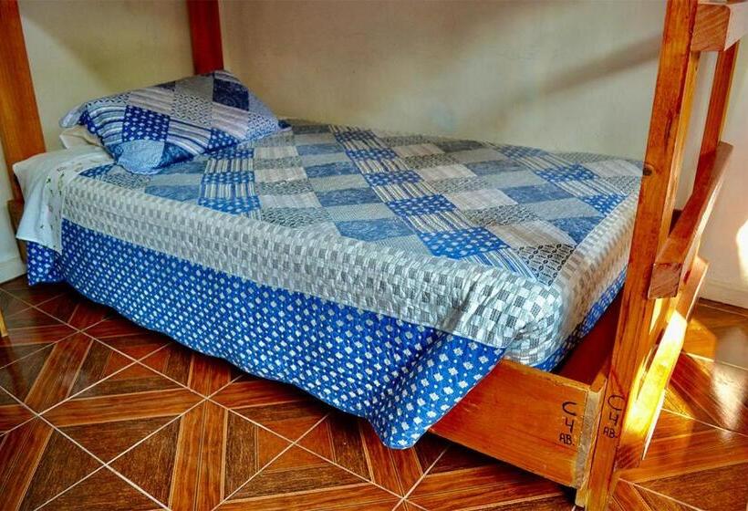 Кровать в Общей Комнате, Hostal Michel