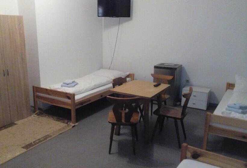 スタンダード４人部屋, Gasthof Zum Nibelungenbauer