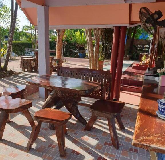 スタンダードトリプルルーム, Haad Somboon House