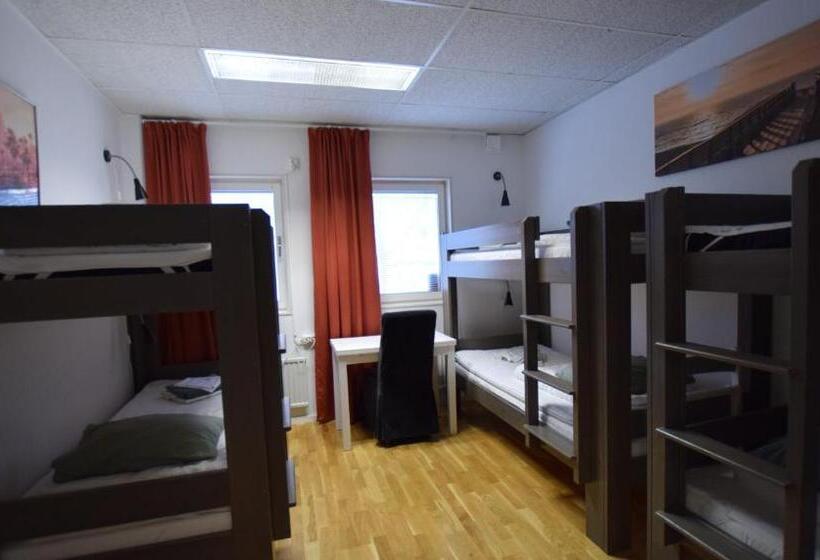 Perhehuone, Hostel Snoozemore