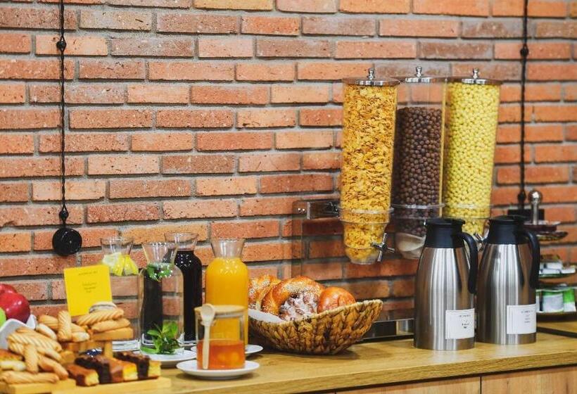 اتاق استاندارد با چشم‌انداز شهر, Atrium Boutique
