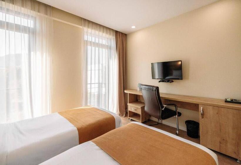 اتاق استاندارد با چشم‌انداز شهر, Atrium Boutique