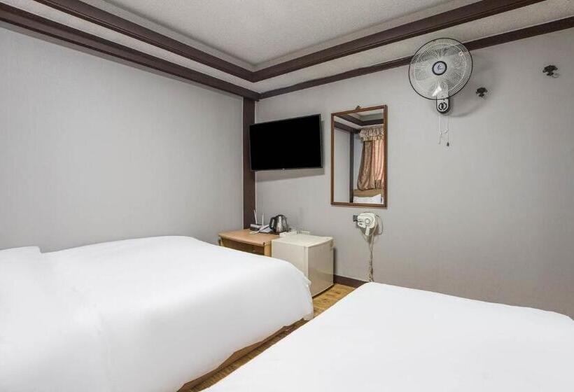 スタンダードトリプルルーム, Keumkang Motel