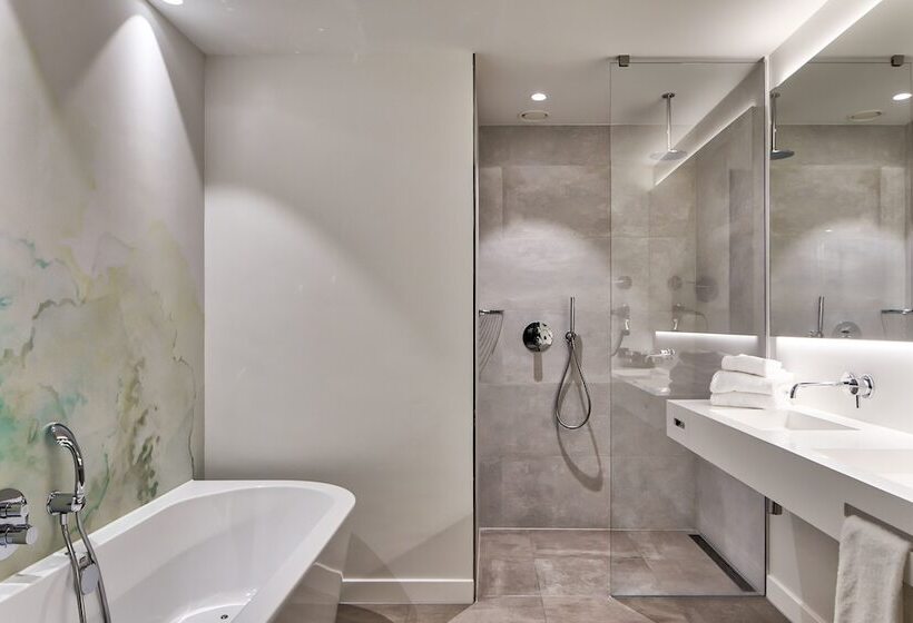 舒适三人间, Van Der Valk Hotel Tilburg