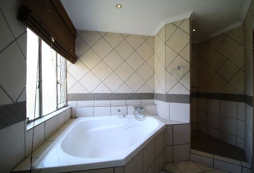 Президентский Люкс, Waterfall Guesthouse