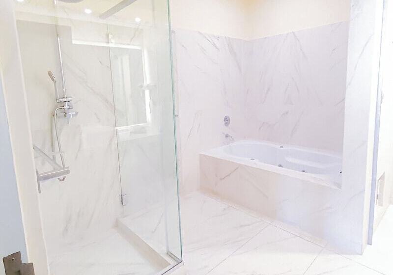 سوییت لوکس, Huper Hotel Boutique