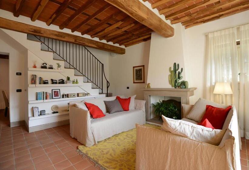 3 Bedroom Suite, Ai Santinelli