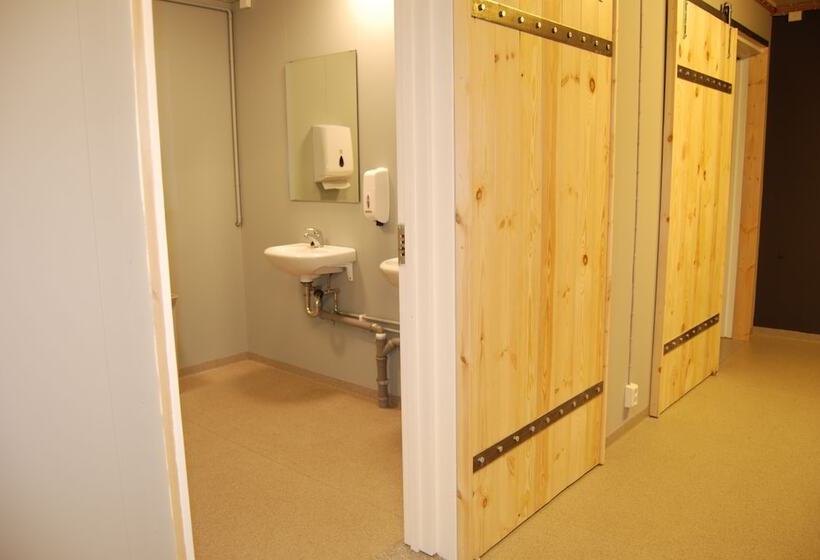 Economy Quadruple Room, Tehusið Hostel