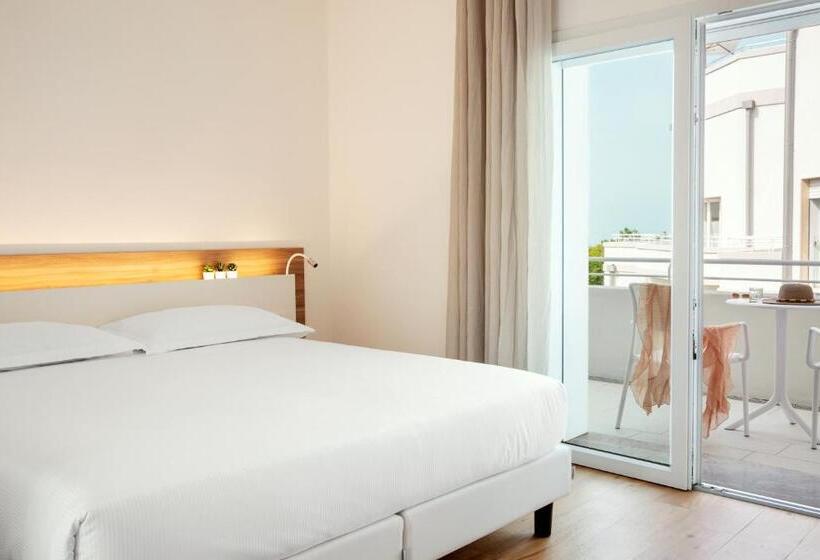 Трехместный Номер Стандарт с Балконом, Toscana Charme Resort