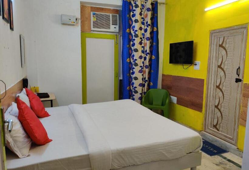 اتاق لوکس با بالکن, Anand Villa One