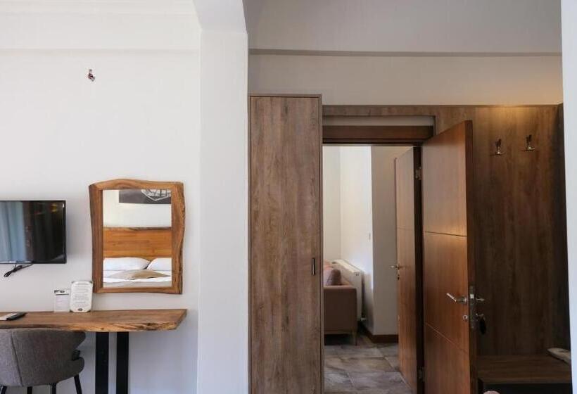 Family Suite, Cevizdibi